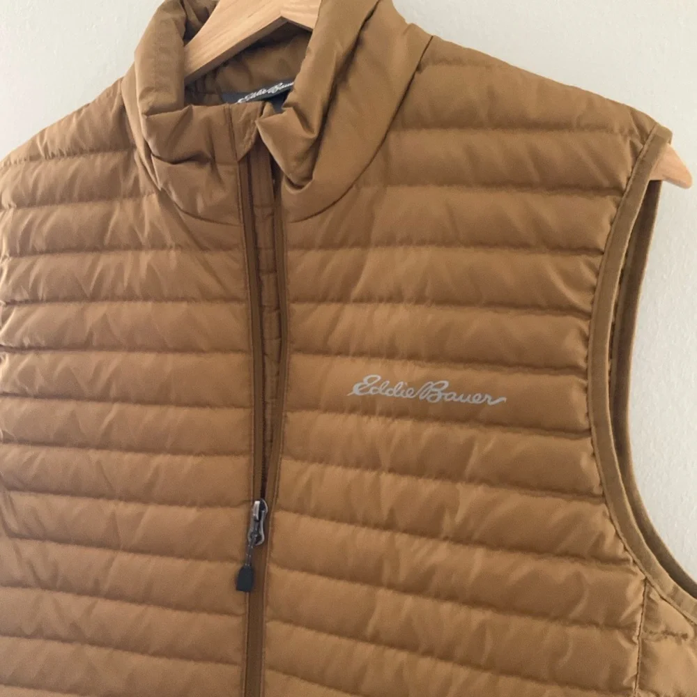 Eddie Bauer Men's Size Small Lightweight Packable Tan Puffer Vest
